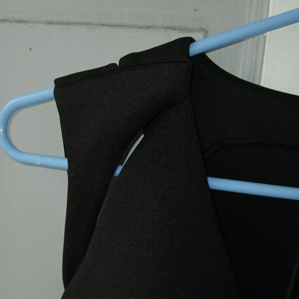 NWT GUESS Scuba Cutout Crop Top M NWT - Picture 10 of 15